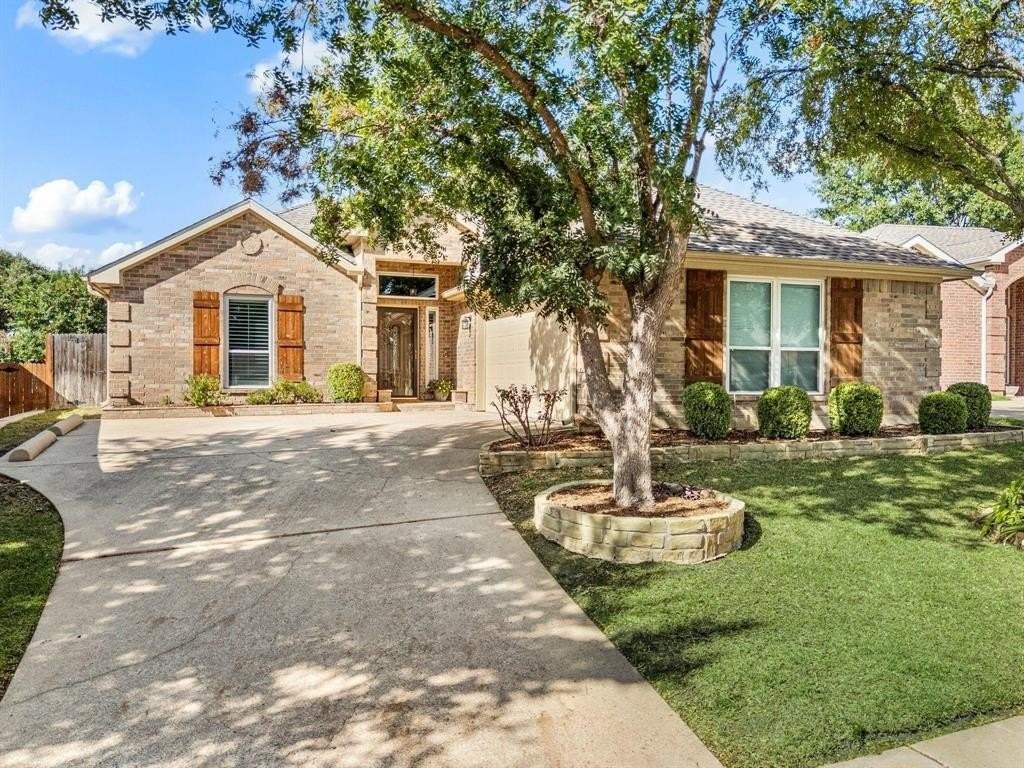 609 Wyndham Cir - Photo 2 of 27