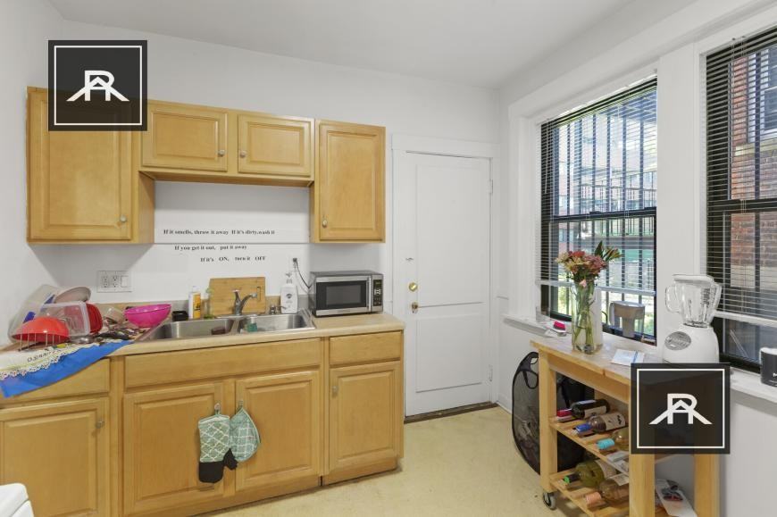 1464 Commonwealth Ave - Photo 2 of 10