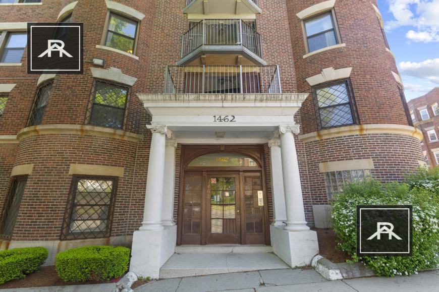 1464 Commonwealth Ave - Photo 5 of 10