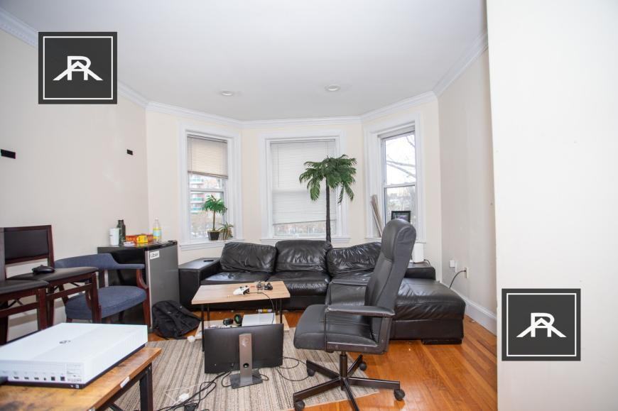 71 Thatcher St - Photo 3 of 10