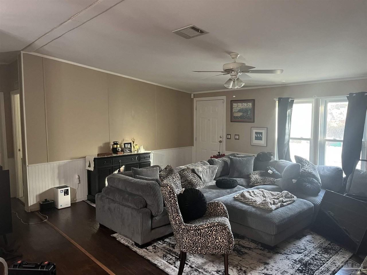 5434 Rogers Ave - Photo 2 of 9