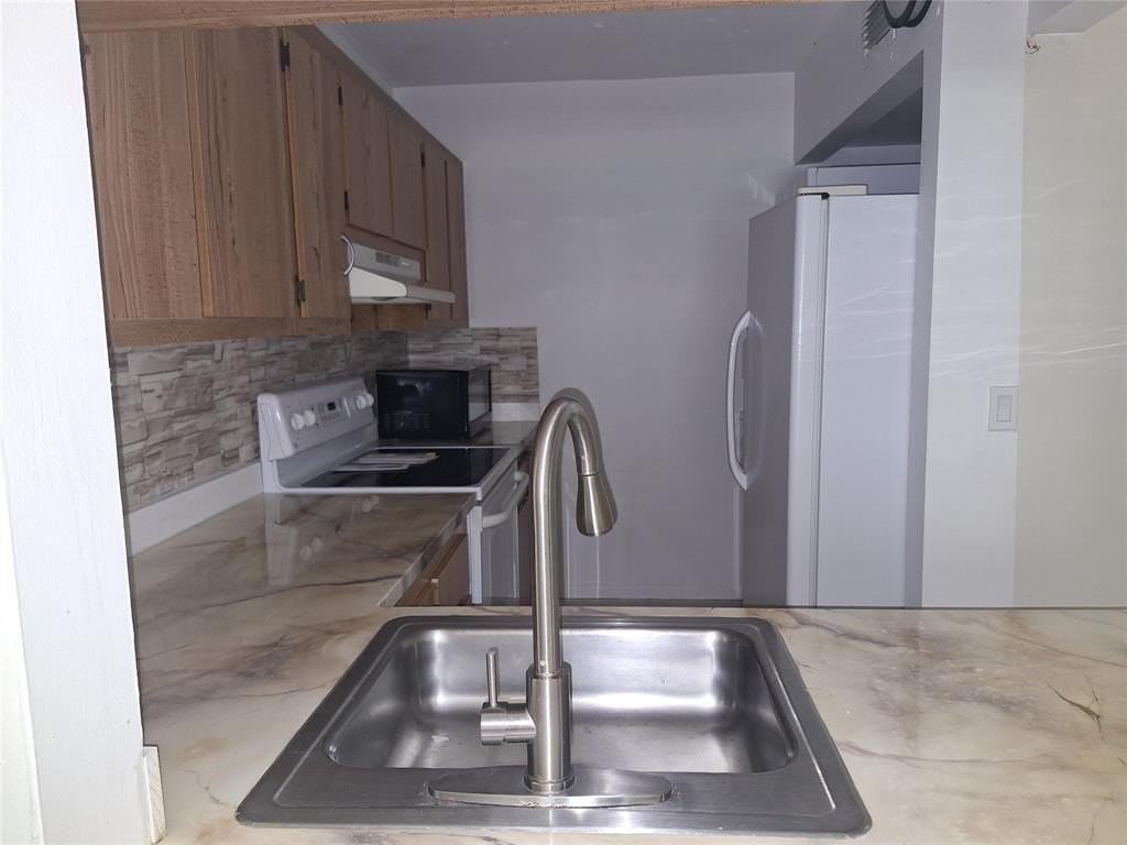 10037 Winding Lake Rd #102 - Photo 3 of 12