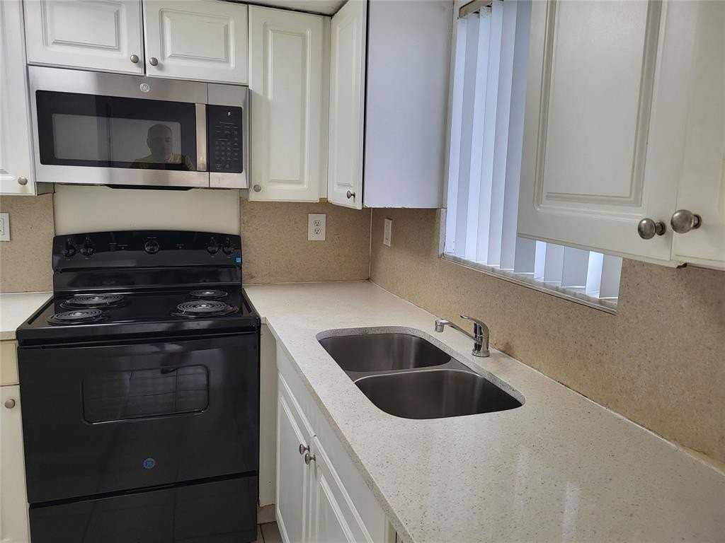 1501 Crescent Cir #B12 - Photo 2 of 11