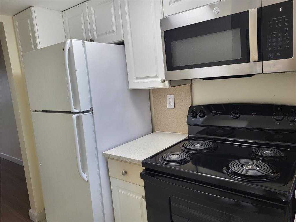 1501 Crescent Cir #B12 - Photo 3 of 11