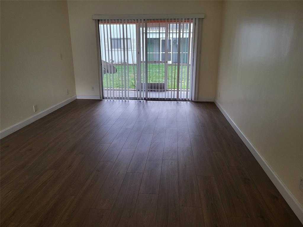 1501 Crescent Cir #B12 - Photo 4 of 11