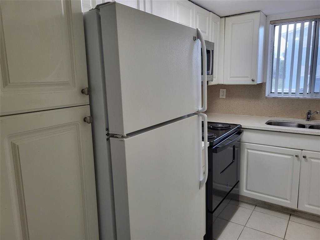 1501 Crescent Cir #B12 - Photo 5 of 11