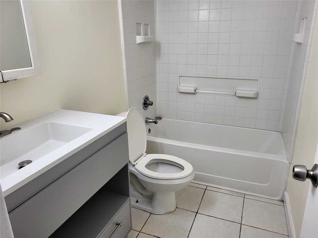 1501 Crescent Cir #B12 - Photo 7 of 11