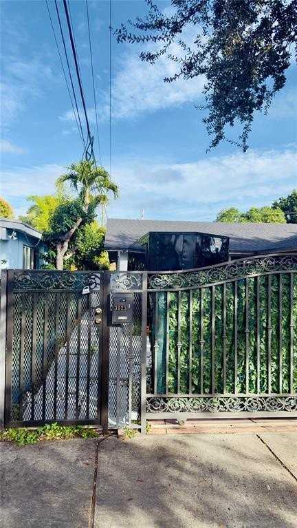 3923 Sw 62nd Ct #1 - Photo 3 of 8