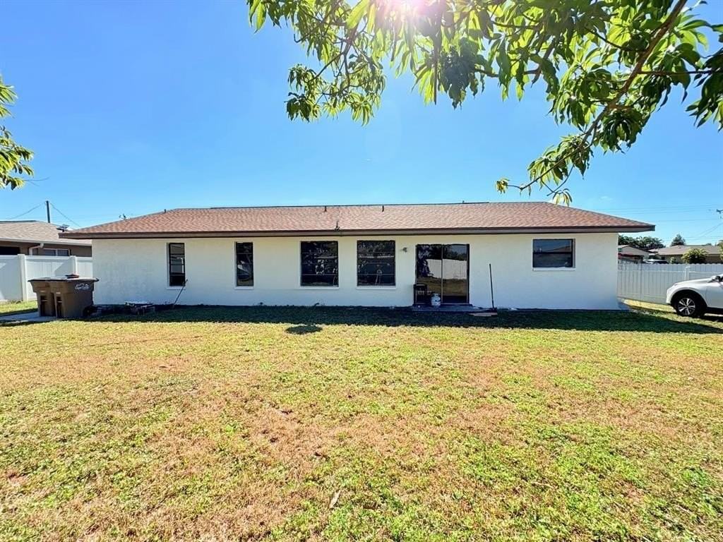 1117 Se 19th Ter - Photo 4 of 5