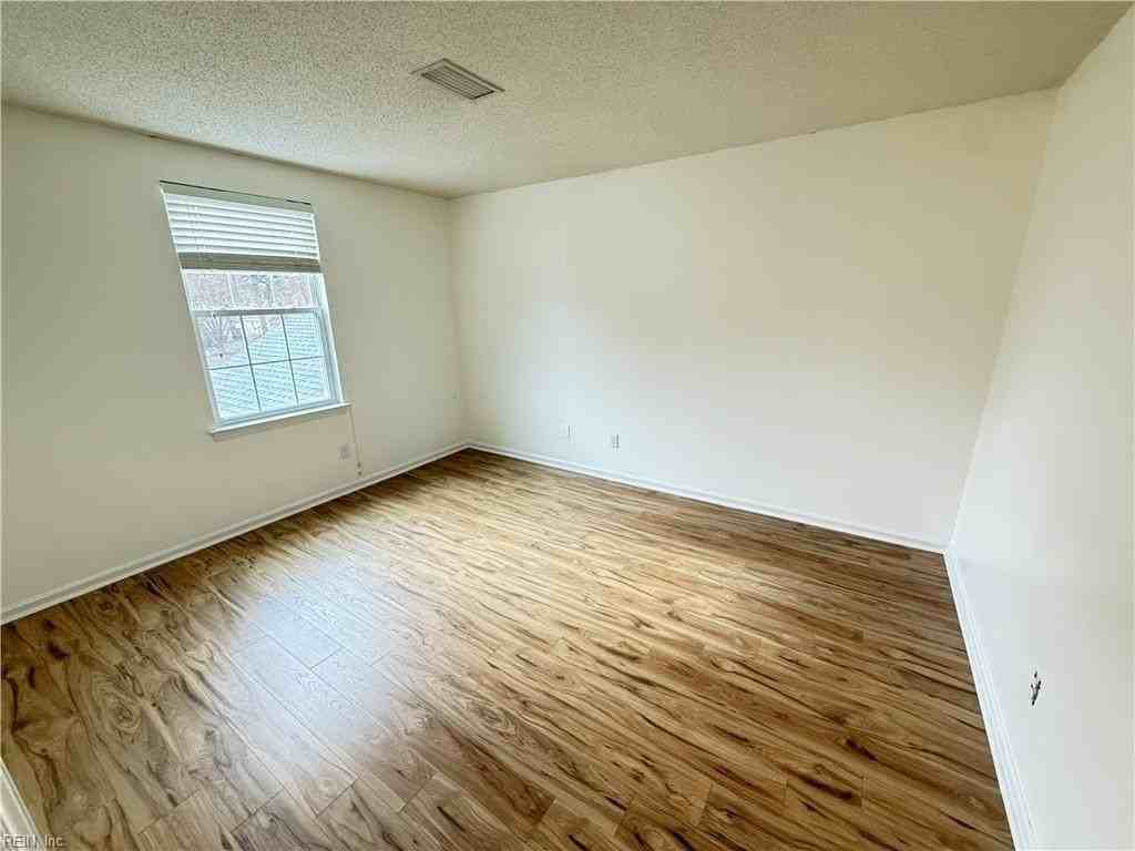 1290 Lake Dr - Photo 5 of 18