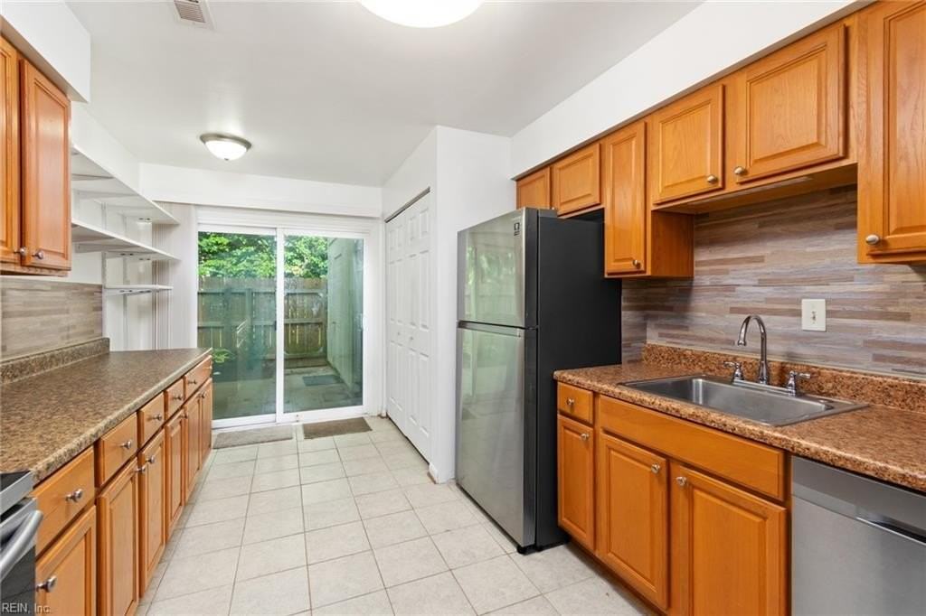 5012 Ashforth Ct - Photo 5 of 25