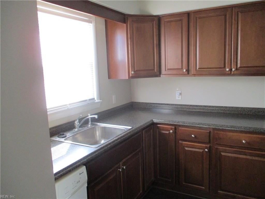 547 Barberton Dr - Photo 3 of 9