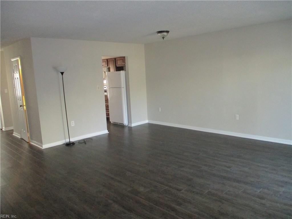 547 Barberton Dr - Photo 5 of 9