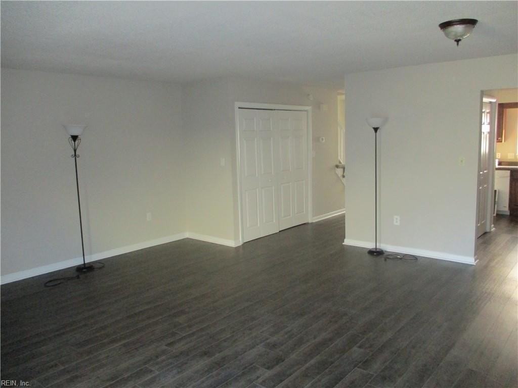 547 Barberton Dr - Photo 6 of 9