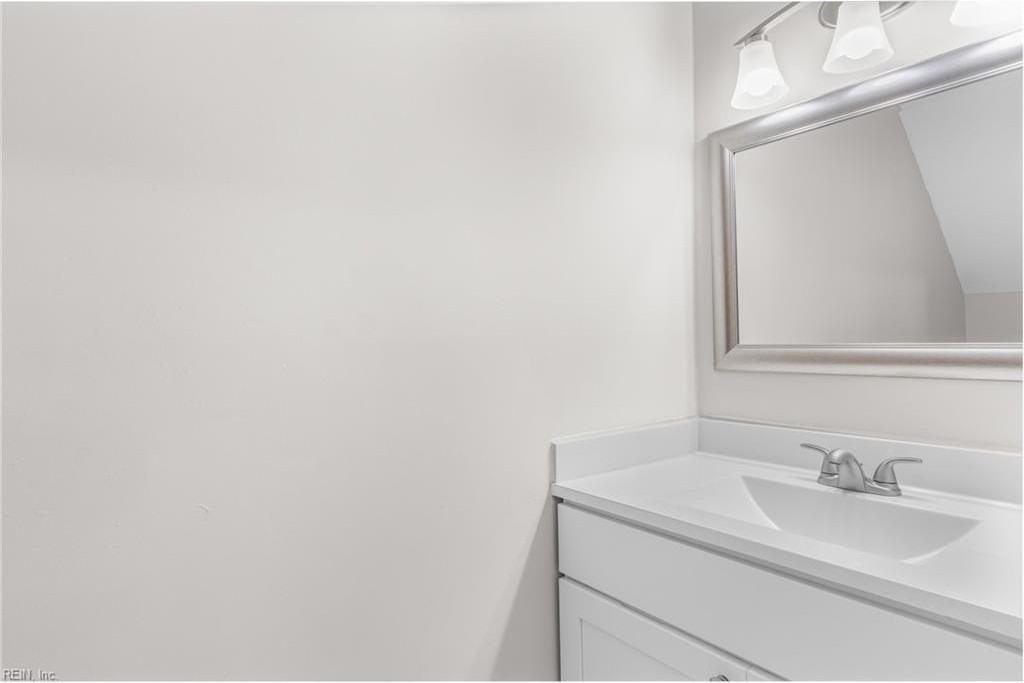 1386 Sierra Dr - Photo 4 of 16