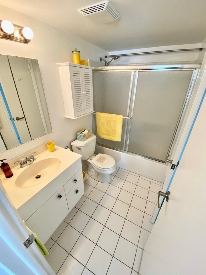 125 Shore Ct #304B - Photo 6 of 8