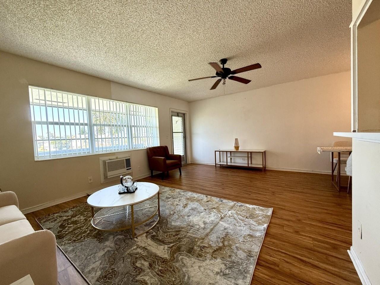 158 Easthampton G - Photo 4 of 18