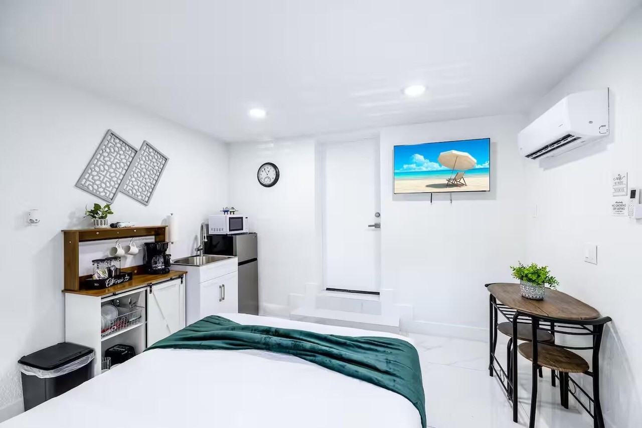 411 Nw 51st Ave - Photo 3 of 16