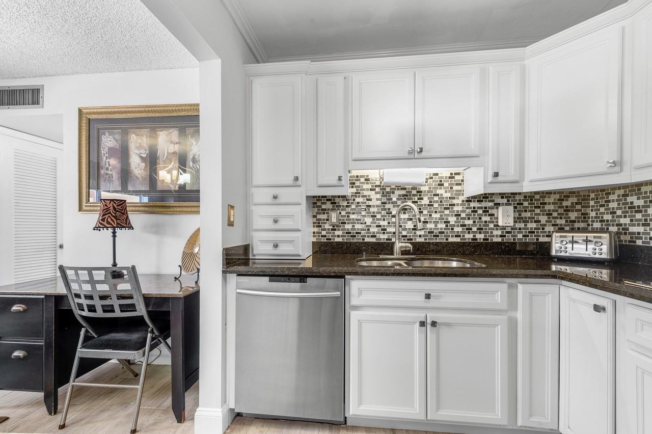 488 Burgundy K - Photo 4 of 33