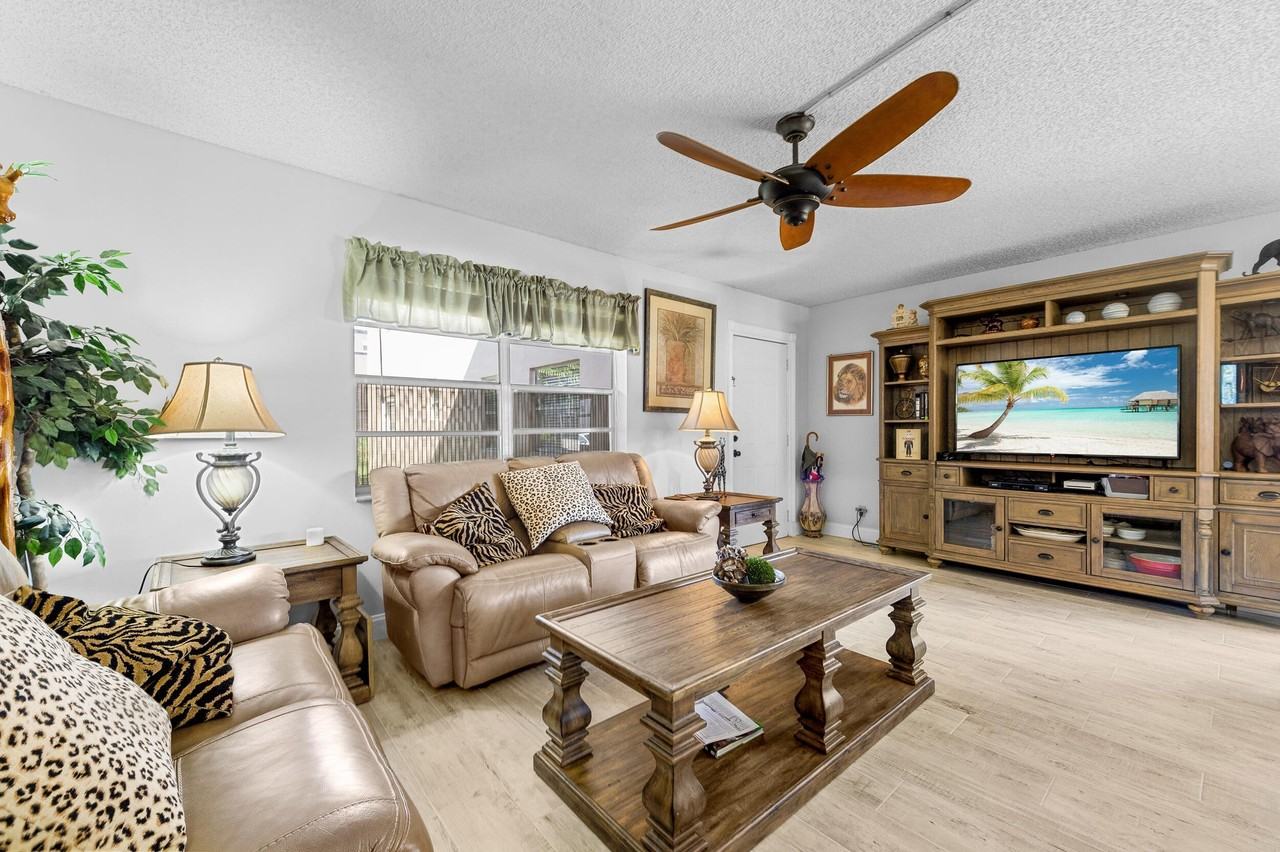 488 Burgundy K - Photo 5 of 33