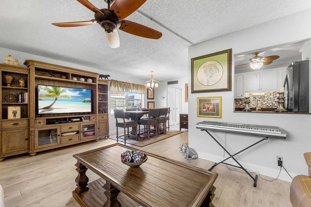 488 Burgundy K - Photo 6 of 33