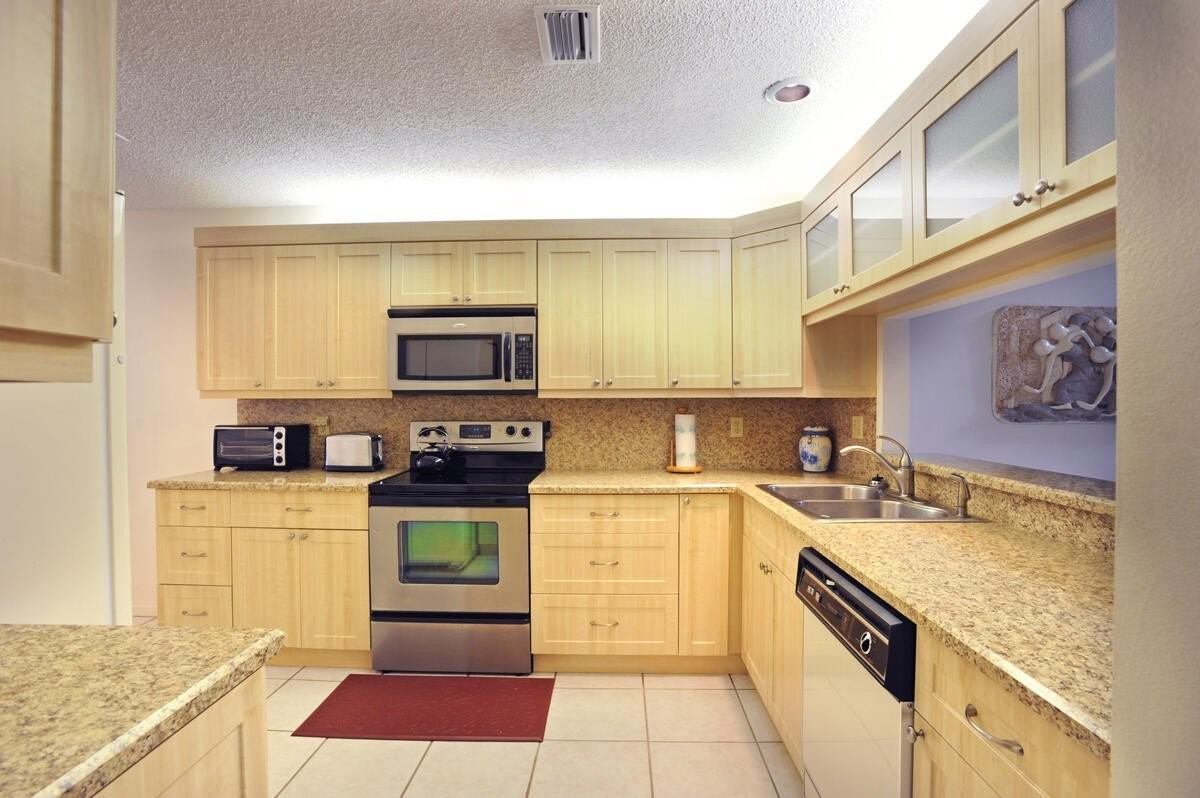 896 Windermere Way - Photo 3 of 17