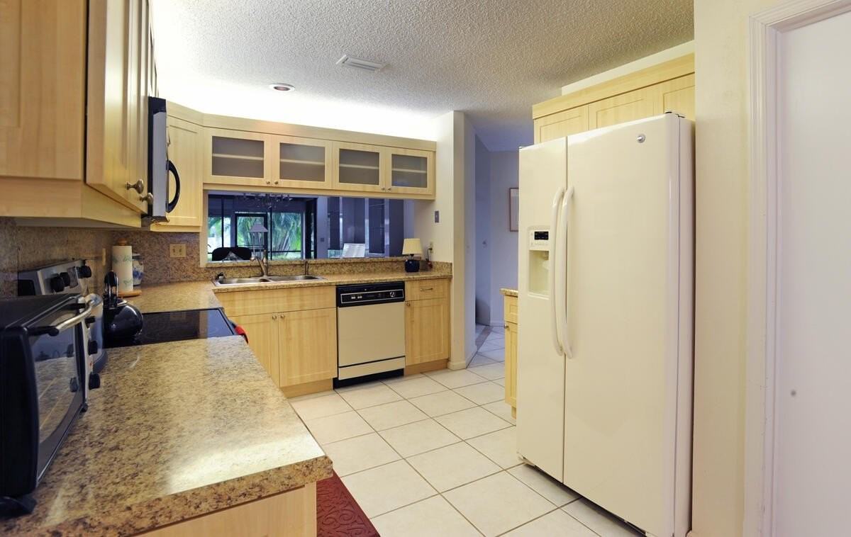 896 Windermere Way - Photo 4 of 17