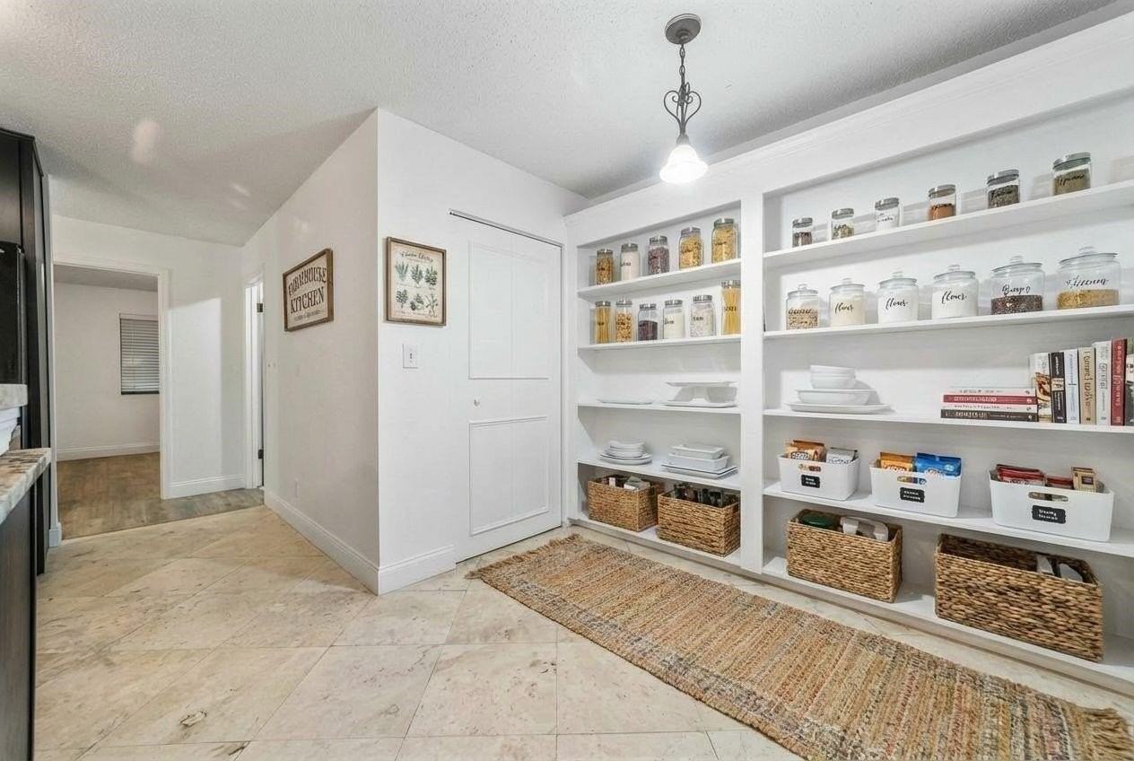 111 Lobelia Rd - Photo 5 of 16