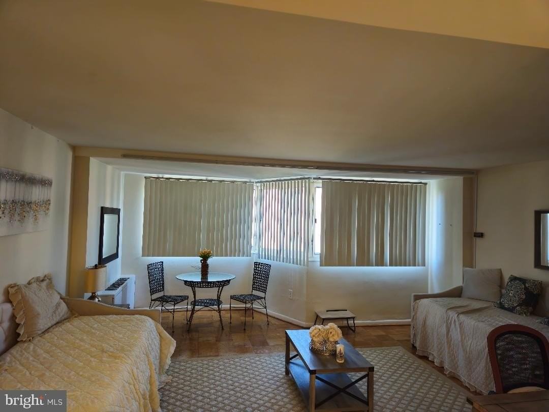 922 24th St Nw Apt 817 #817 - Photo 5 of 17