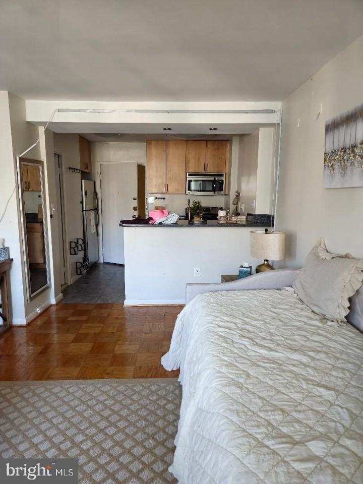 922 24th St Nw Apt 817 #817 - Photo 6 of 17