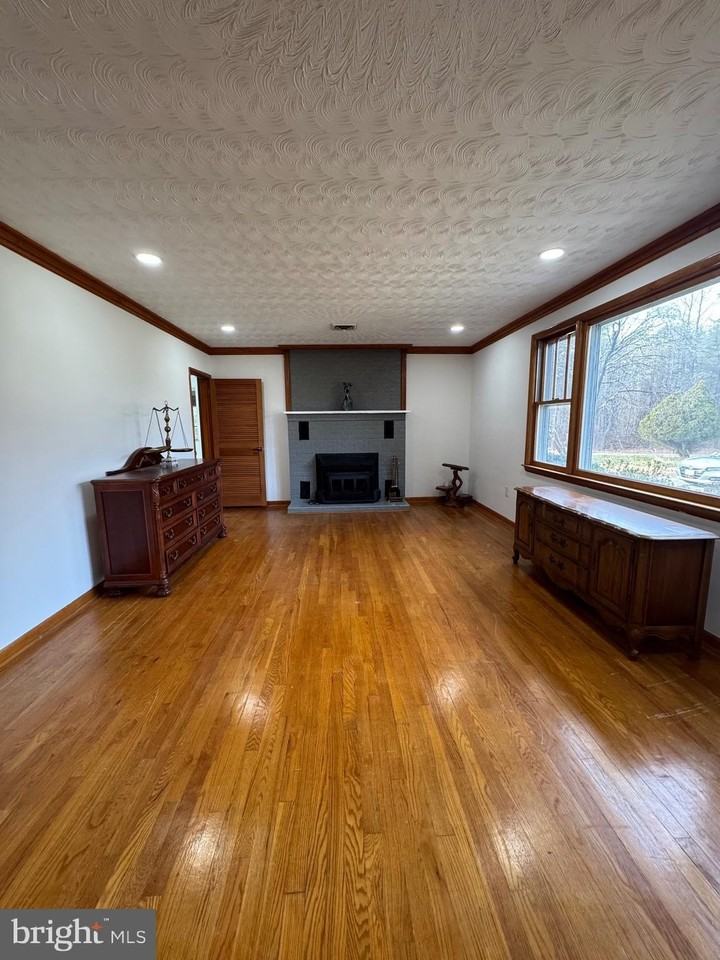 523 Queenstown Rd - Photo 5 of 37