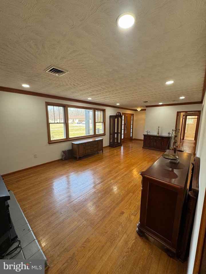 523 Queenstown Rd - Photo 6 of 37