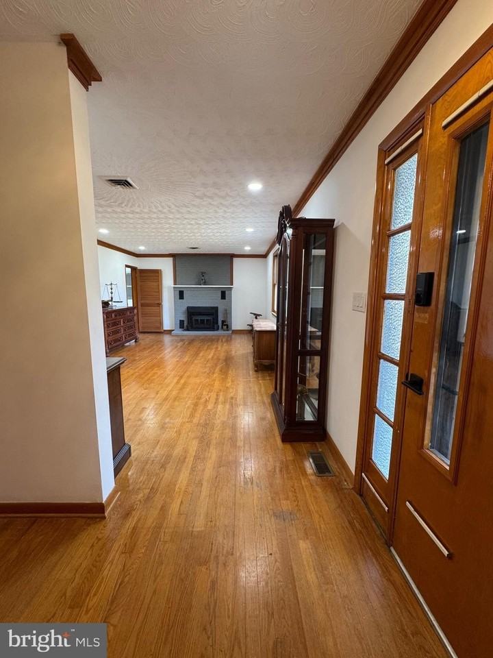 523 Queenstown Rd - Photo 7 of 37