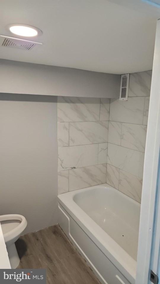 805 N Kenwood Ave - Photo 5 of 14