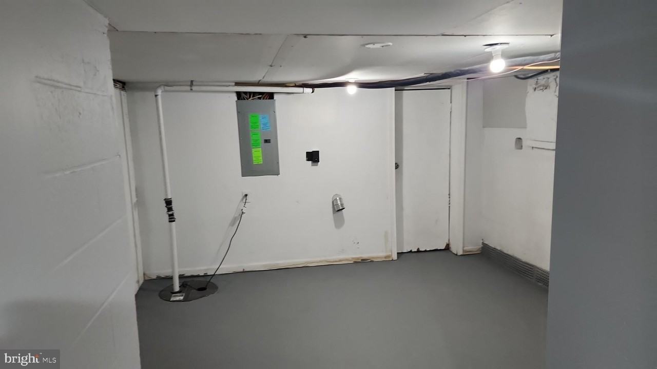 805 N Kenwood Ave - Photo 6 of 14