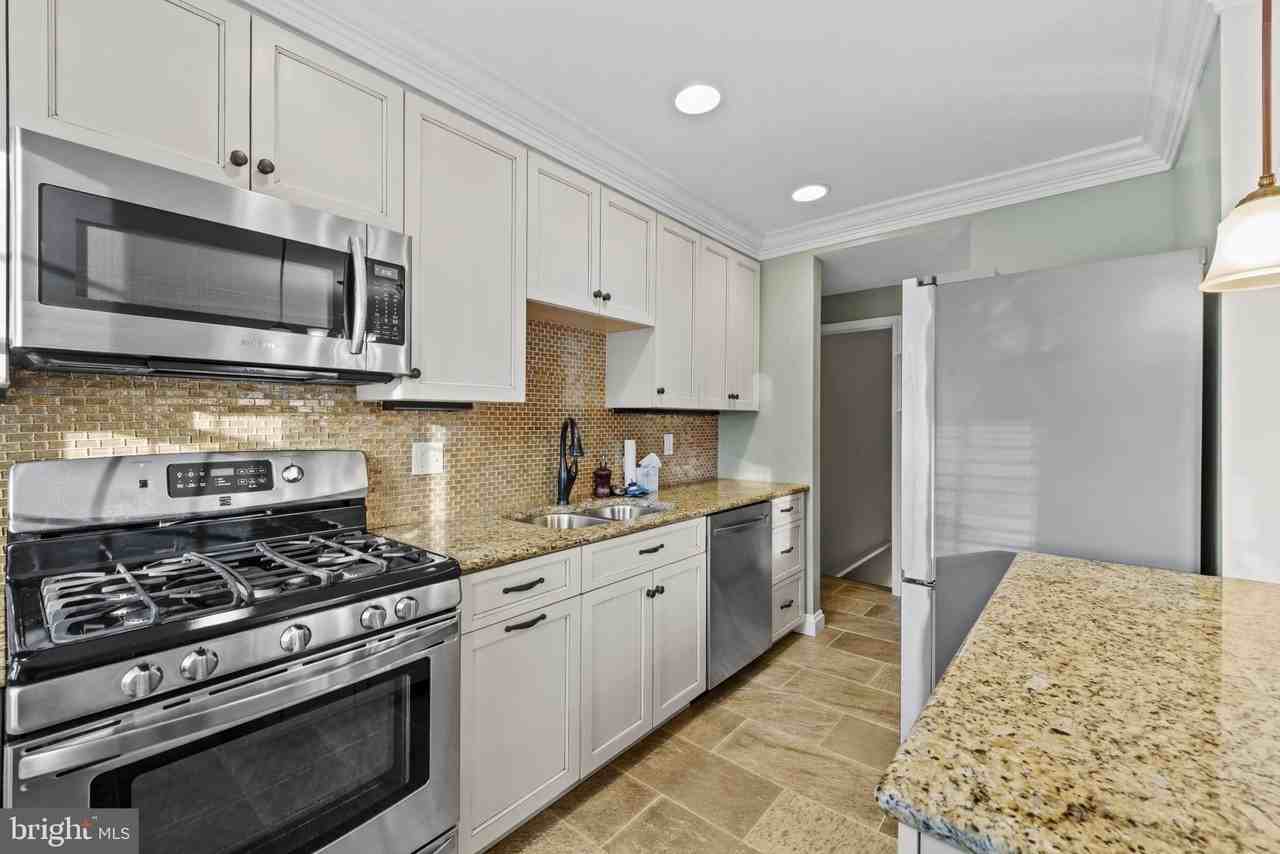 169 Regester Ave - Photo 4 of 30