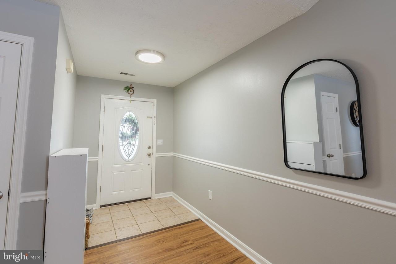 5508 Skipjack Ct - Photo 7 of 35