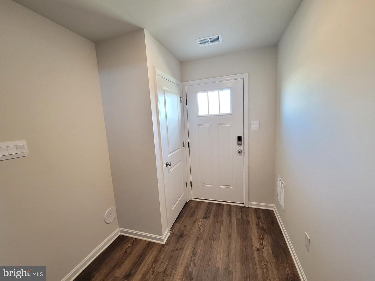 754 Union St - Photo 4 of 27