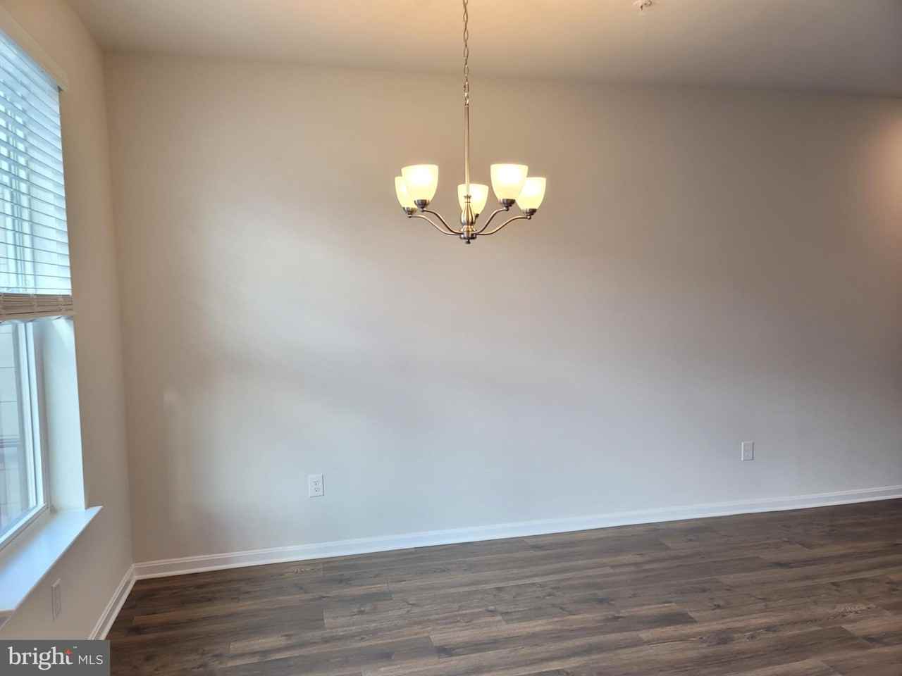 754 Union St - Photo 5 of 27