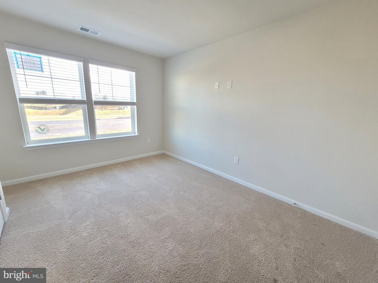 754 Union St - Photo 6 of 27