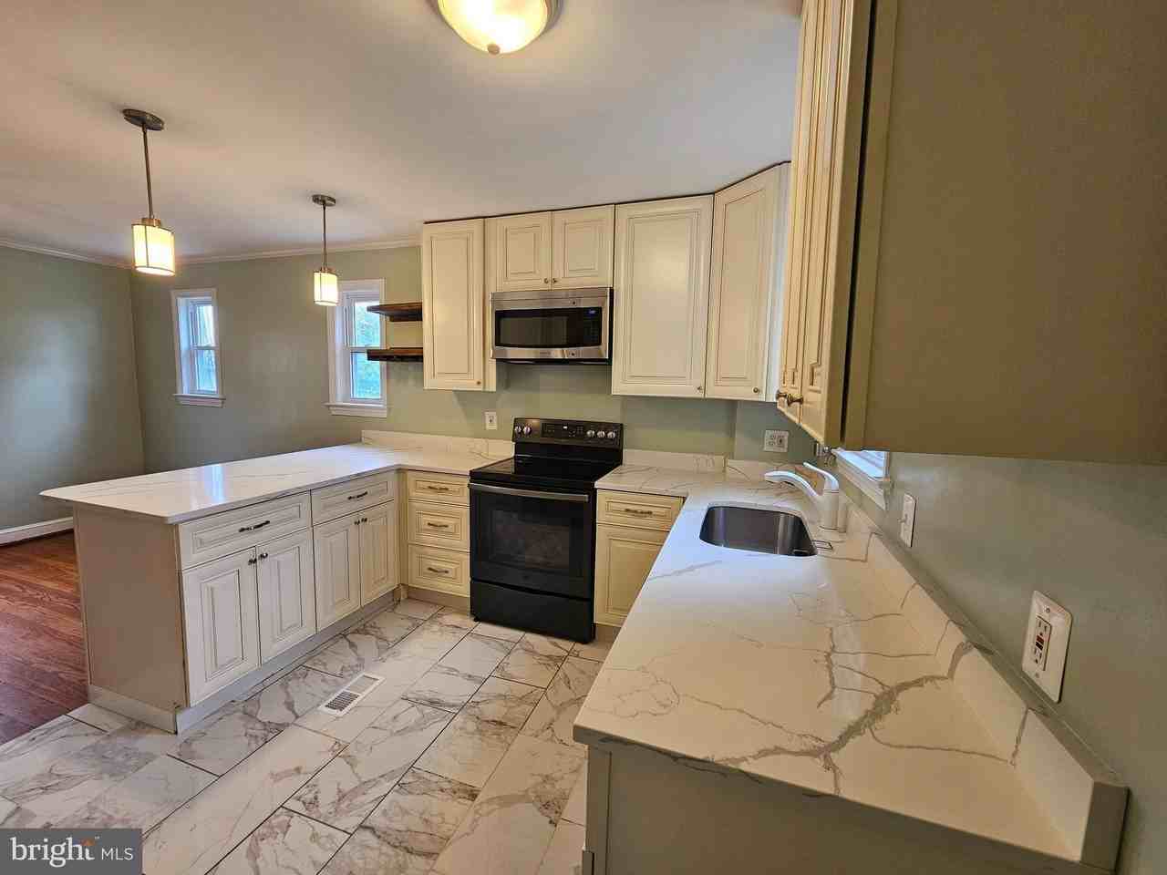 1509 Jefferson St - Photo 3 of 23