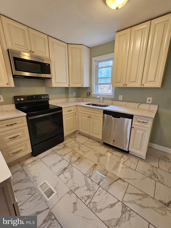 1509 Jefferson St - Photo 6 of 23