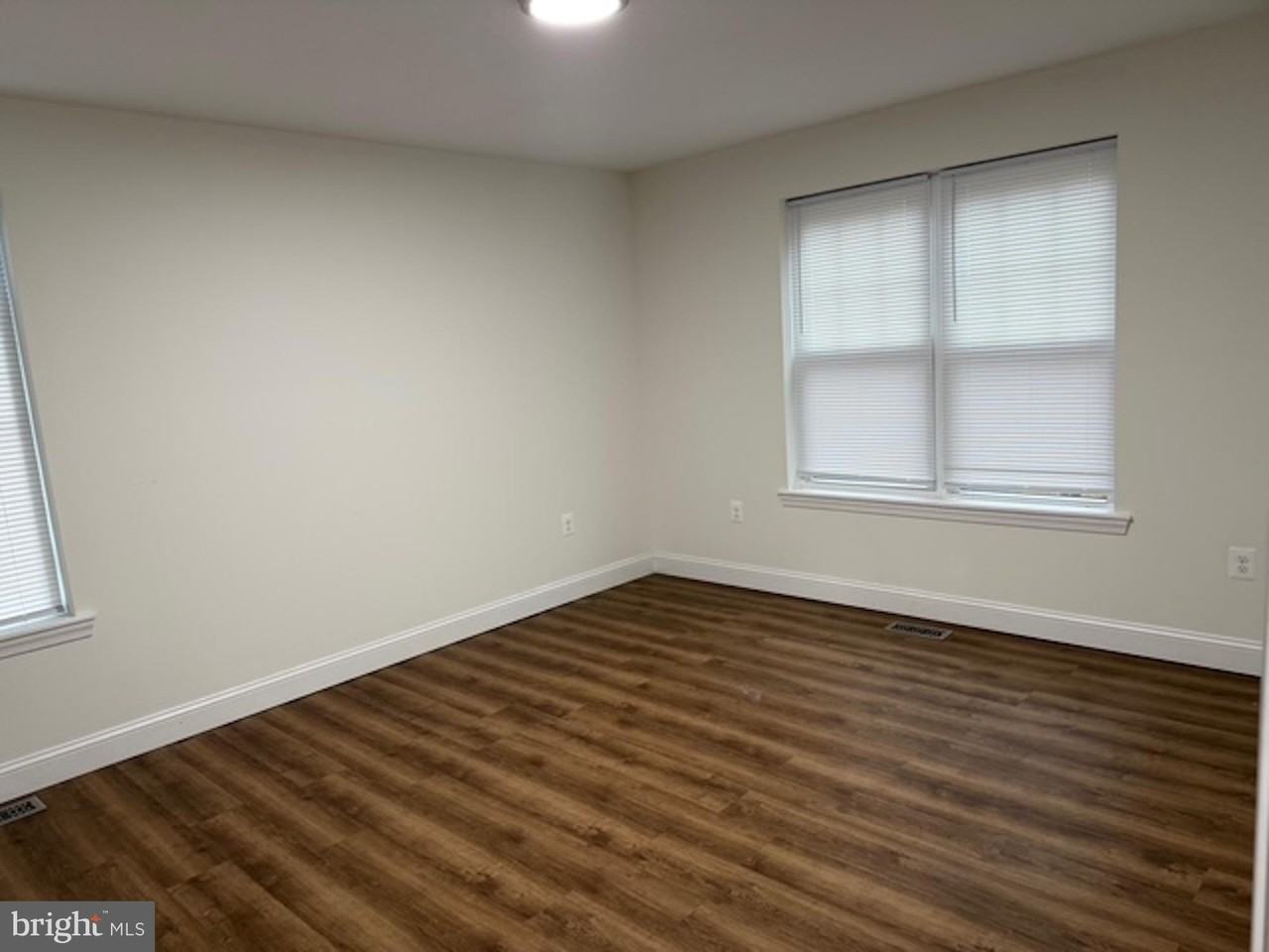 6409 63rd Pl - Photo 4 of 22