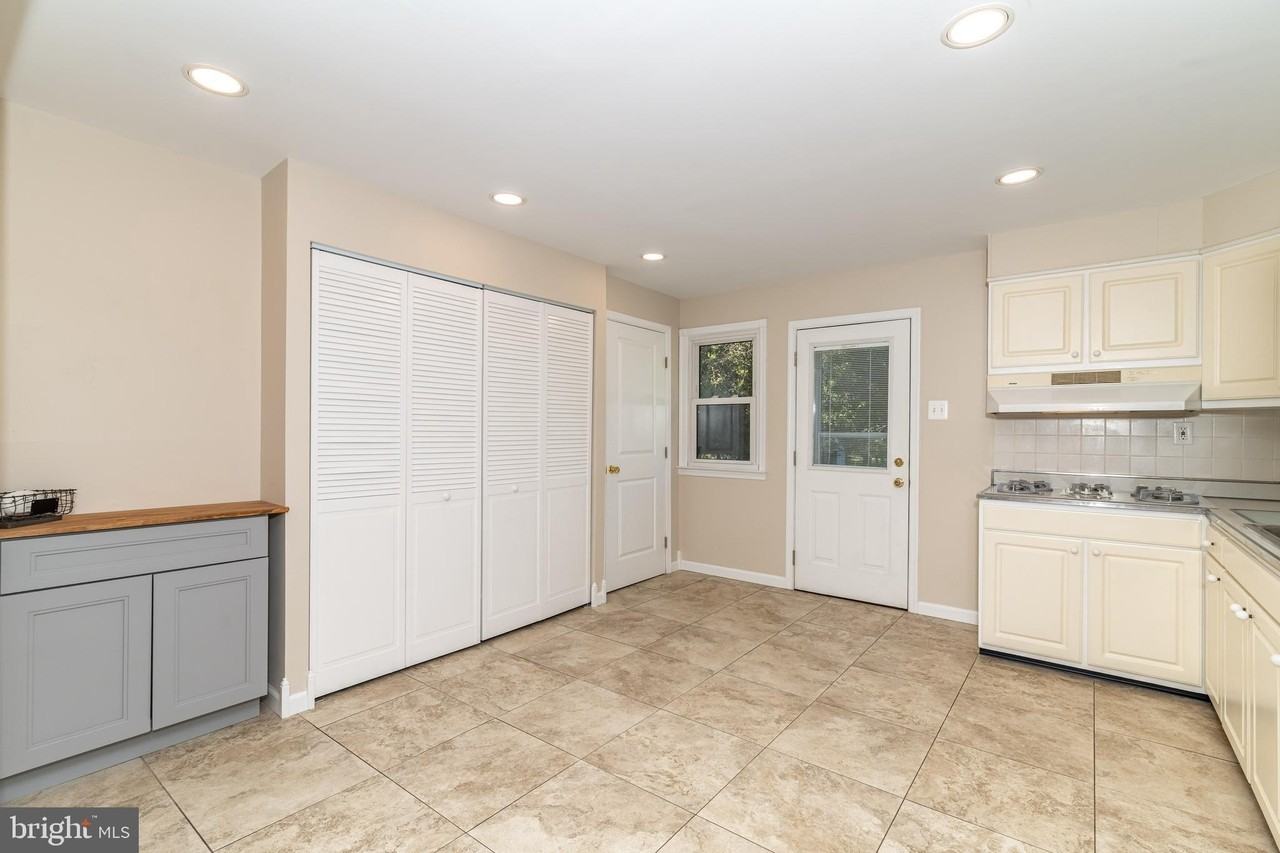 400 E Main St - Photo 7 of 30