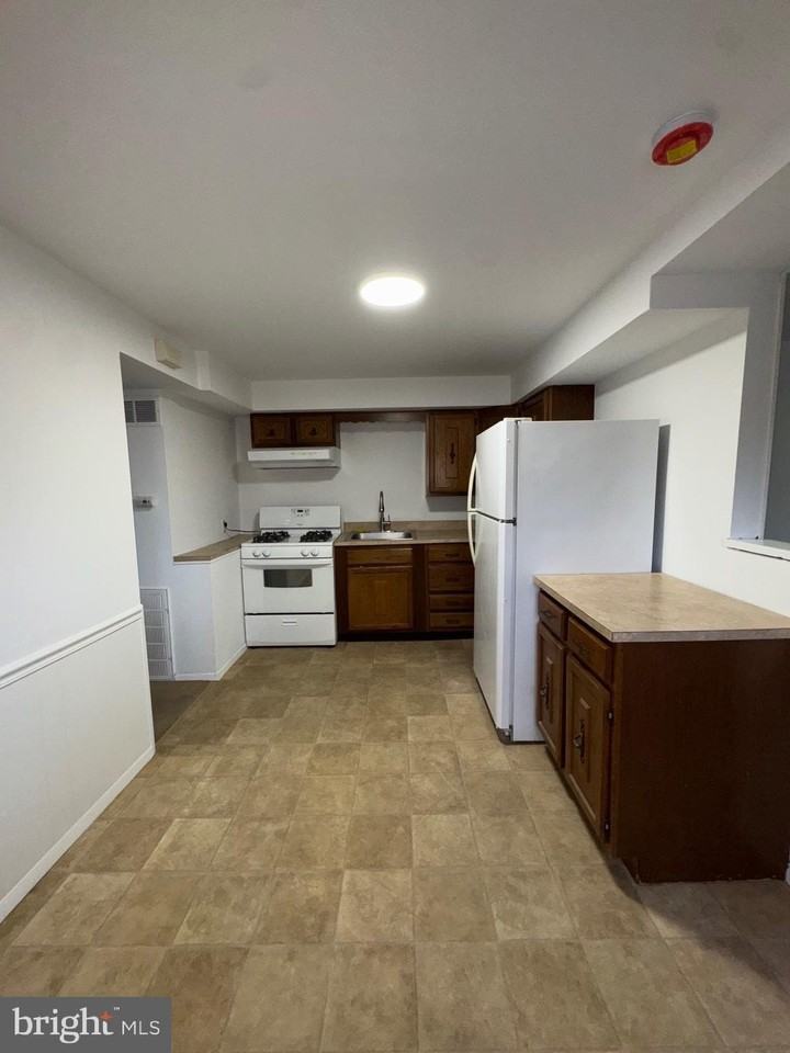 1103 Colonial Ave Apt 1 #1-2-3-4 - Photo 4 of 28