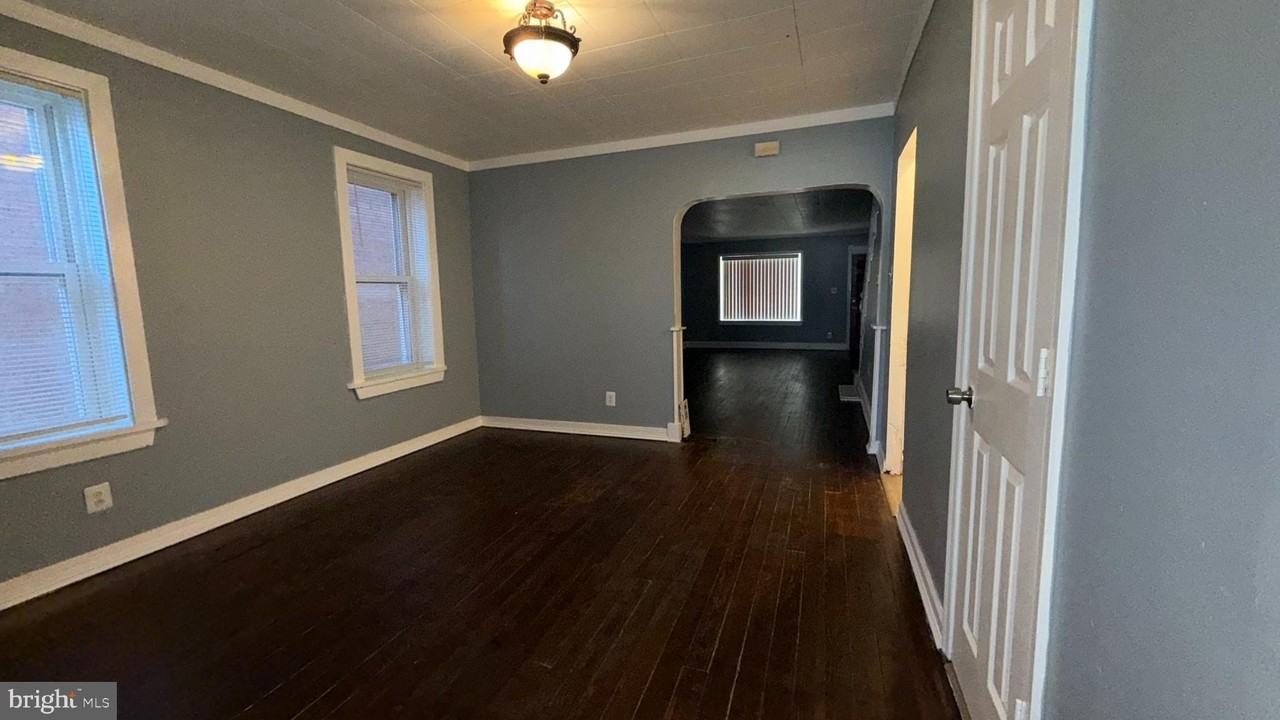 339 Charles St - Photo 4 of 14