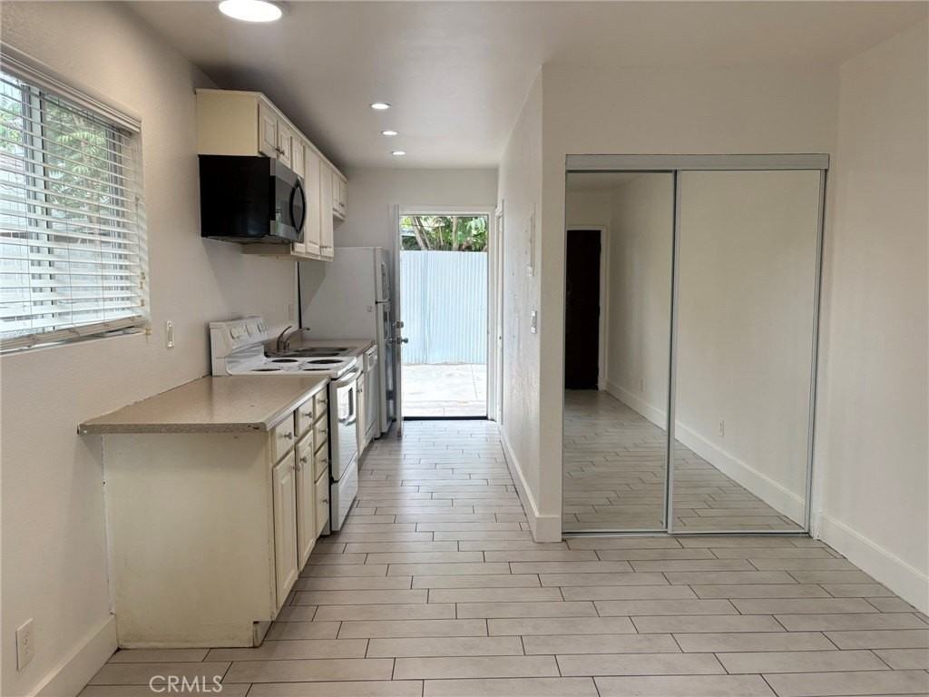 609 S Vine Ave #B - Photo 2 of 5