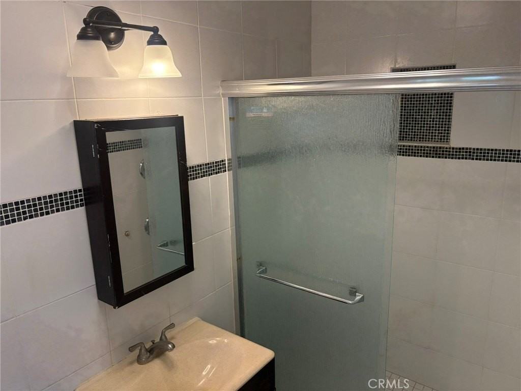 609 S Vine Ave #B - Photo 5 of 5