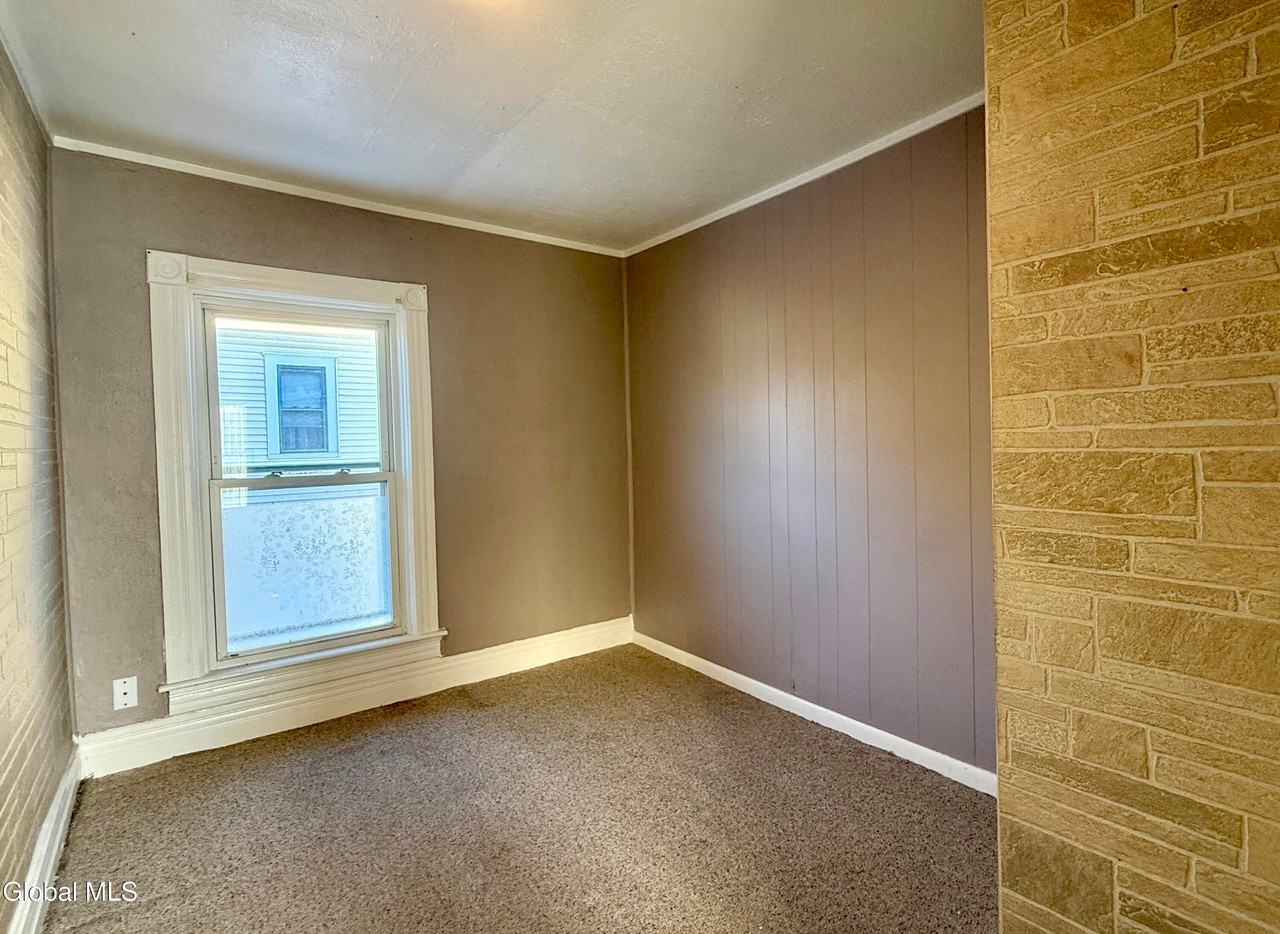 41 Mechanic St - Photo 7 of 8