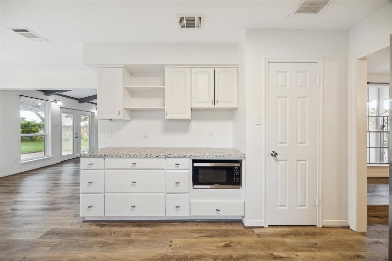 5423 Bent Bough Ln - Photo 2 of 32